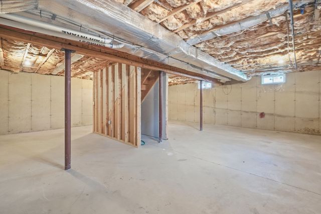 37 Wells St, Springfield, MA 01104