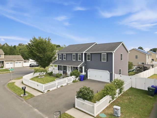 37 Wells St, Springfield, MA 01104