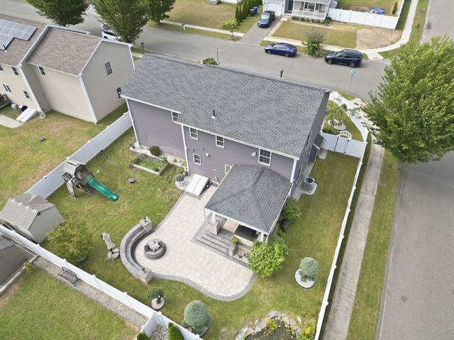 37 Wells St, Springfield, MA 01104