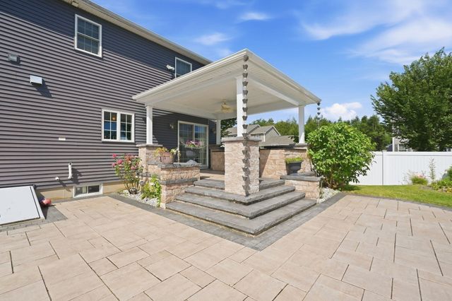 37 Wells St, Springfield, MA 01104