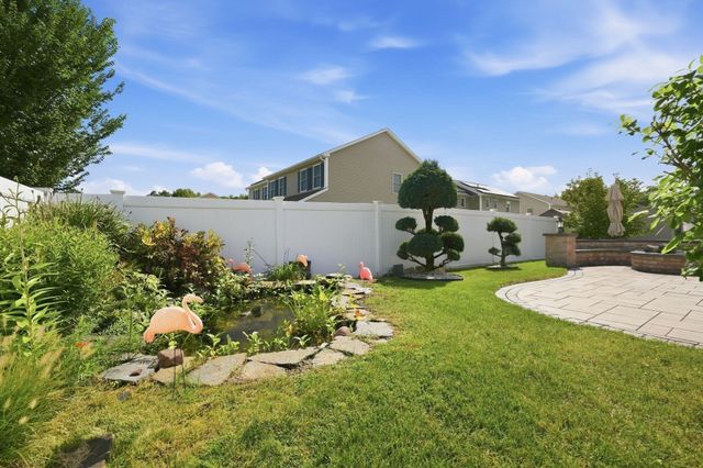 37 Wells St, Springfield, MA 01104
