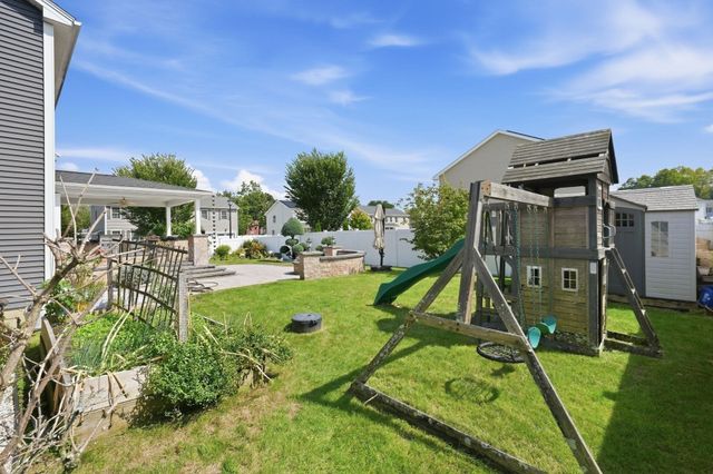 37 Wells St, Springfield, MA 01104