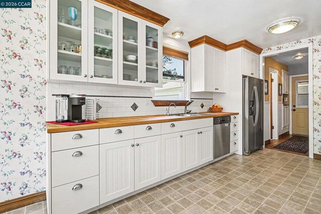 1940 Pine St, Martinez, CA 94553