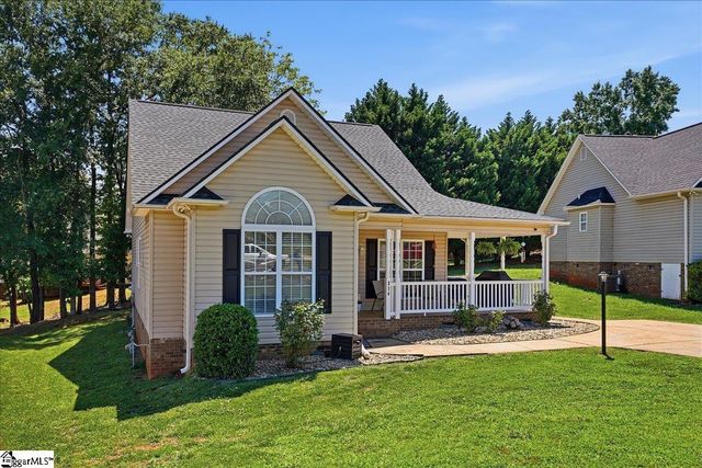 214 Cool Water Court, Boiling Springs, SC 29316