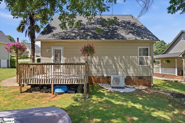 214 Cool Water Court, Boiling Springs, SC 29316