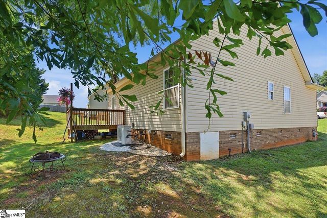214 Cool Water Court, Boiling Springs, SC 29316
