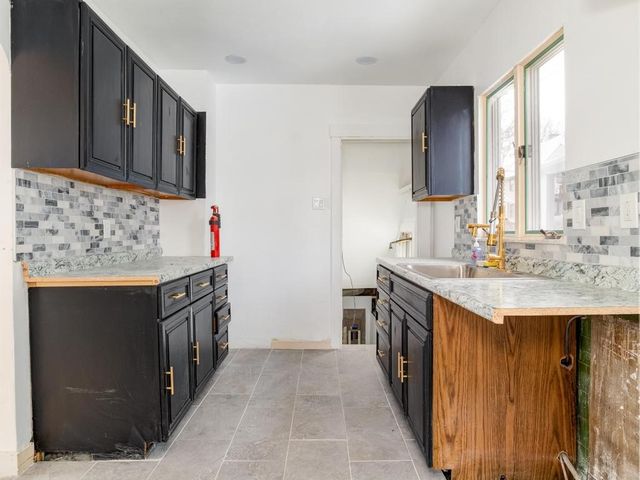 1620 Mcminn St, Aliquippa, PA 15001