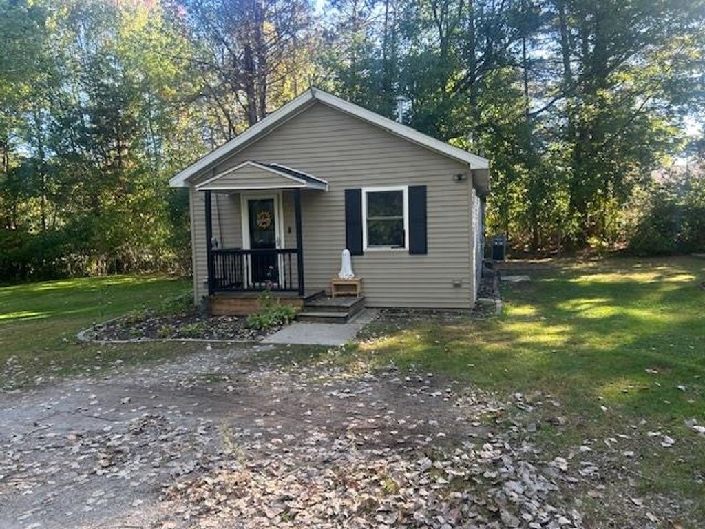 3182 E Stewart Road, Midland, MI 48640