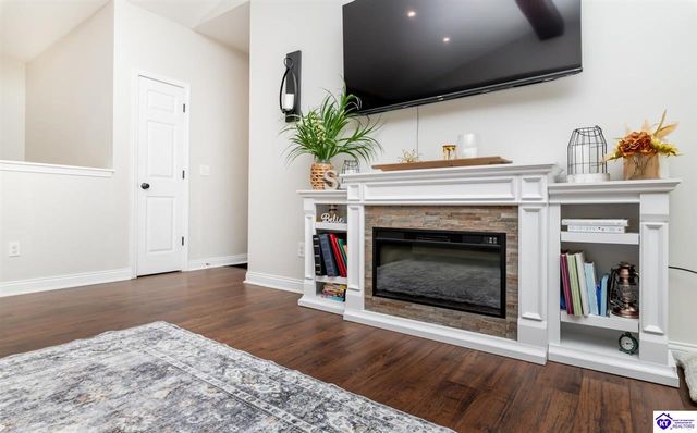 350 Vineland Place Drive, Vine Grove, KY 40175