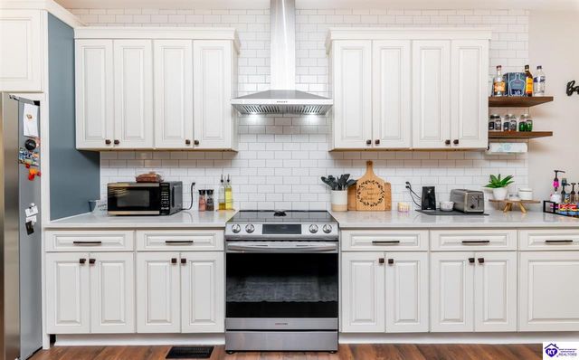 350 Vineland Place Drive, Vine Grove, KY 40175