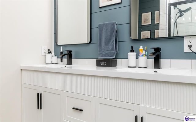 350 Vineland Place Drive, Vine Grove, KY 40175