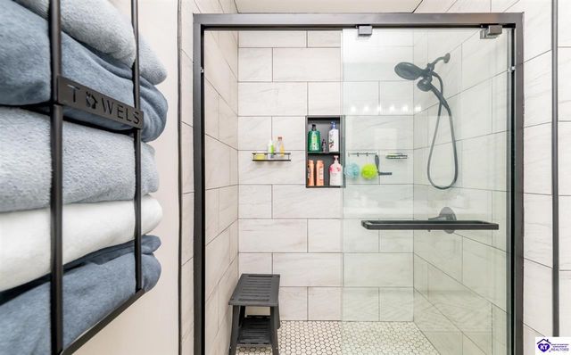 350 Vineland Place Drive, Vine Grove, KY 40175