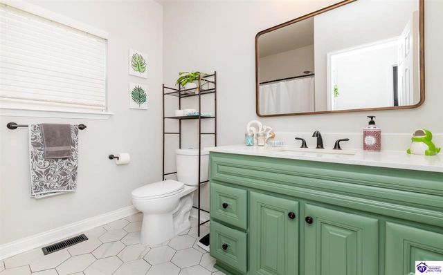 350 Vineland Place Drive, Vine Grove, KY 40175