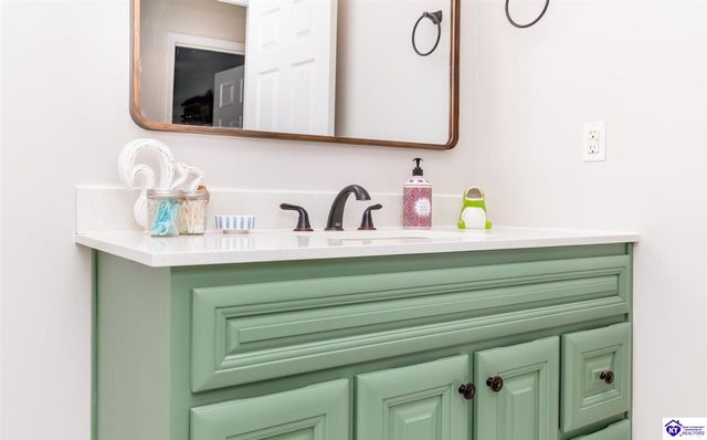 350 Vineland Place Drive, Vine Grove, KY 40175