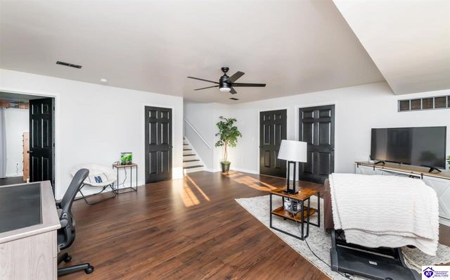 350 Vineland Place Drive, Vine Grove, KY 40175