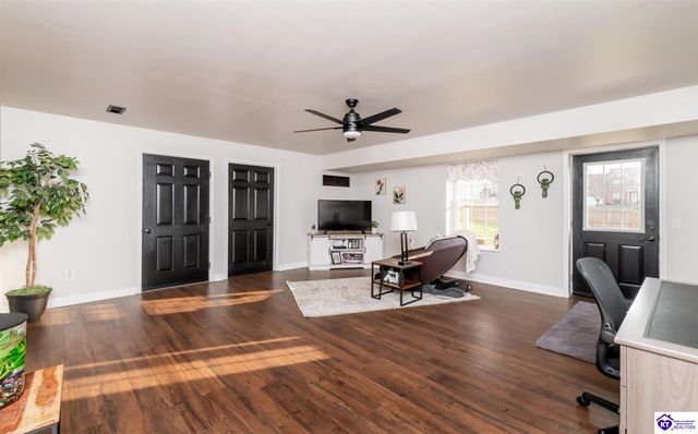 350 Vineland Place Drive, Vine Grove, KY 40175