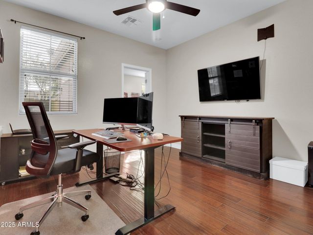 1866 E RAVENSWOOD Drive E, Gilbert, AZ 85298