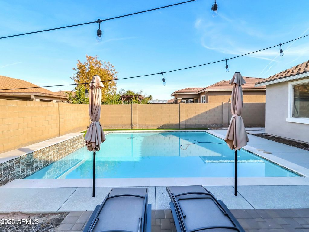 1866 E RAVENSWOOD Drive E, Gilbert, AZ 85298