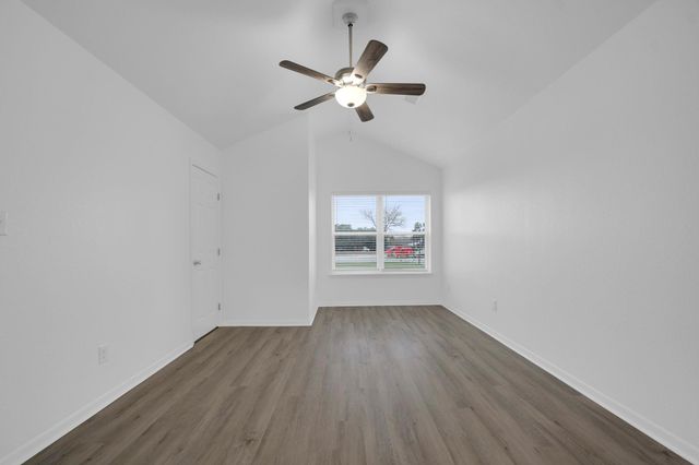 1000 E Fannin ST, Luling, TX 78648