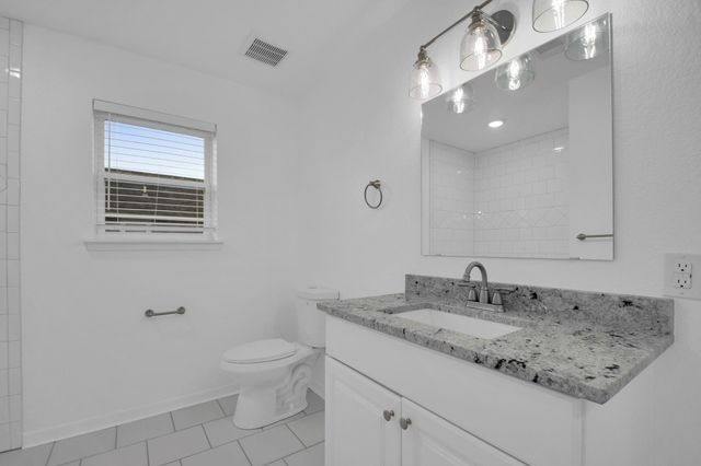 1000 E Fannin ST, Luling, TX 78648