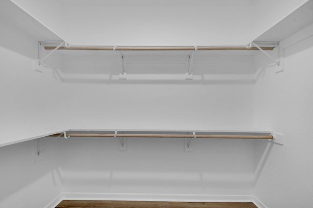 1000 E Fannin ST, Luling, TX 78648