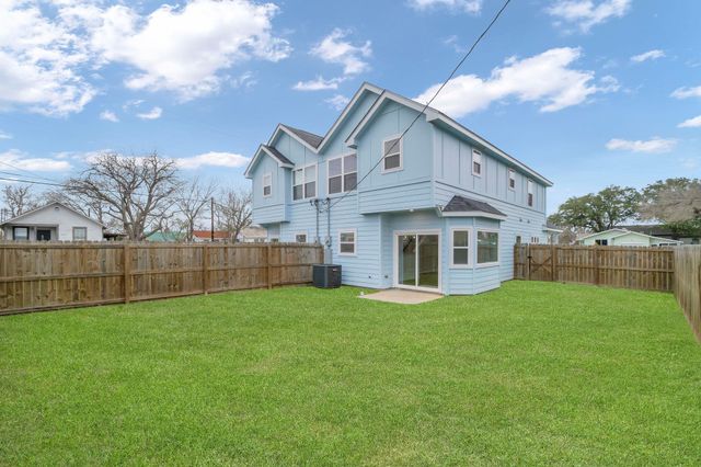 1000 E Fannin ST, Luling, TX 78648