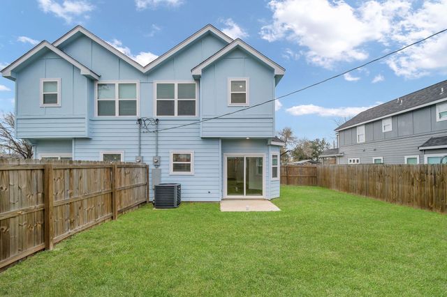 1000 E Fannin ST, Luling, TX 78648