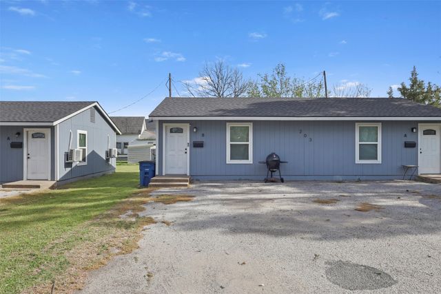 203 E Bremond Street, Ennis, TX 75119