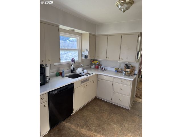 5205 Se RAMONA St, Portland, OR 97206