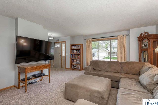 305 Chancery Lane, Mankato, MN 56001