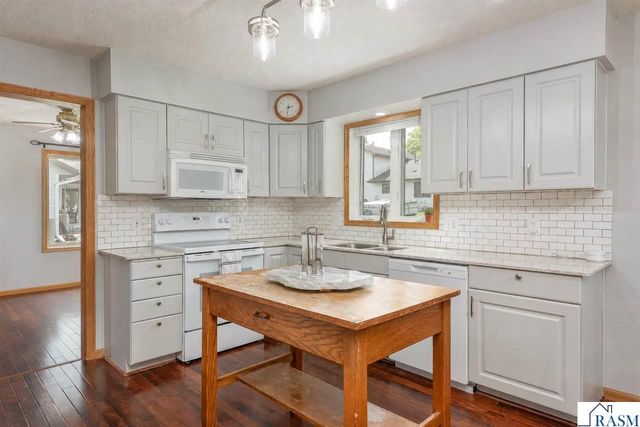 305 Chancery Lane, Mankato, MN 56001