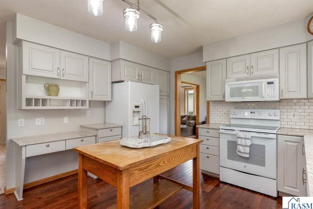 305 Chancery Lane, Mankato, MN 56001