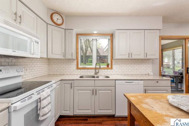 305 Chancery Lane, Mankato, MN 56001