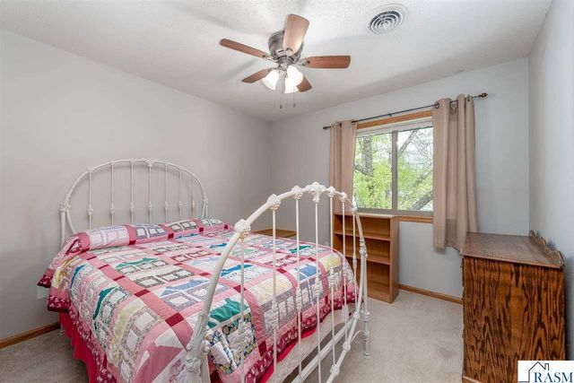 305 Chancery Lane, Mankato, MN 56001