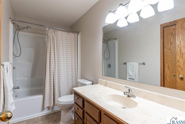 305 Chancery Lane, Mankato, MN 56001