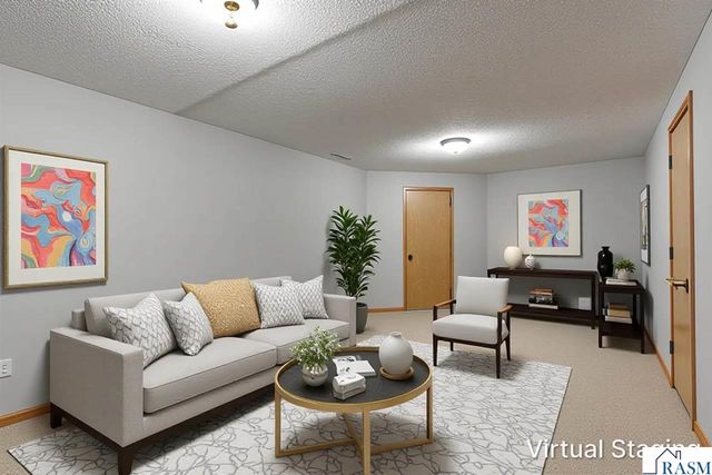 305 Chancery Lane, Mankato, MN 56001