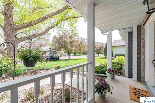 305 Chancery Lane, Mankato, MN 56001