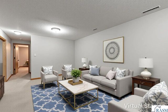 305 Chancery Lane, Mankato, MN 56001