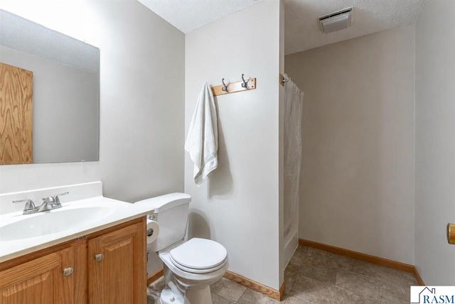 305 Chancery Lane, Mankato, MN 56001