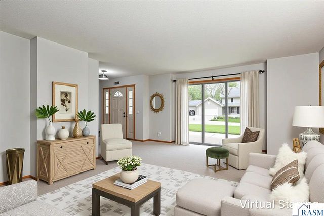 305 Chancery Lane, Mankato, MN 56001