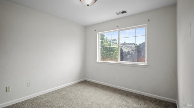 2334 Iroquois St, Santa Rosa, CA 95403