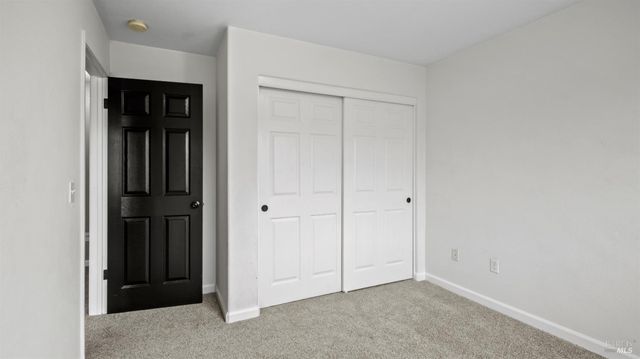 2334 Iroquois St, Santa Rosa, CA 95403