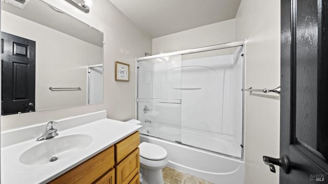 2334 Iroquois St, Santa Rosa, CA 95403