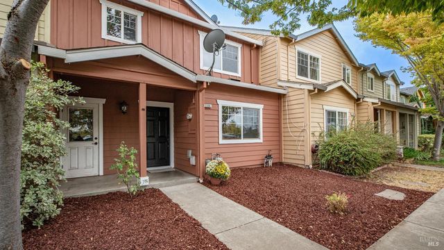 2334 Iroquois St, Santa Rosa, CA 95403