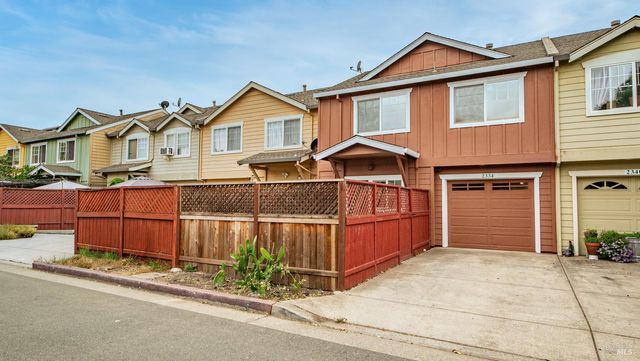 2334 Iroquois St, Santa Rosa, CA 95403