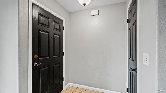 2334 Iroquois St, Santa Rosa, CA 95403