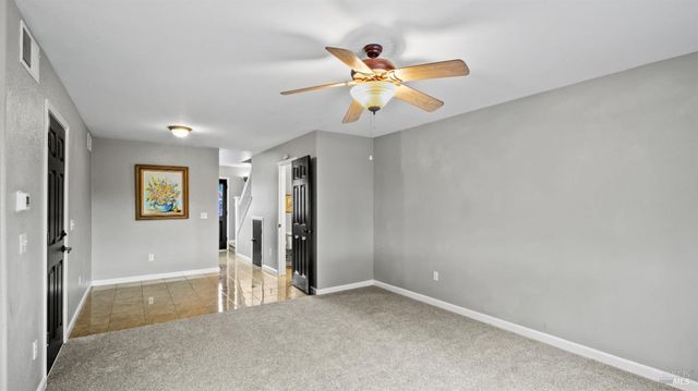 2334 Iroquois St, Santa Rosa, CA 95403