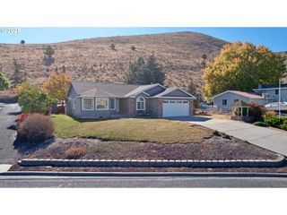 137 FOOTHILL Dr, Baker City, OR 97814