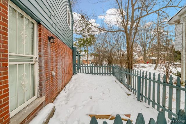 30120 Spring River Drive, Southfield, MI 48076