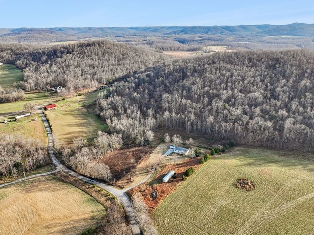 145 Milk Barn Ln, Cookeville, TN 38506